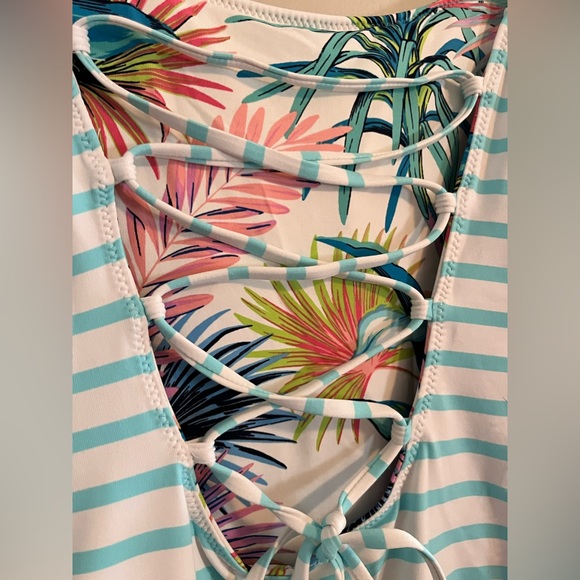 TOMMY BAHAMA | 10| Reversible | Padded - Picture 7 of 16